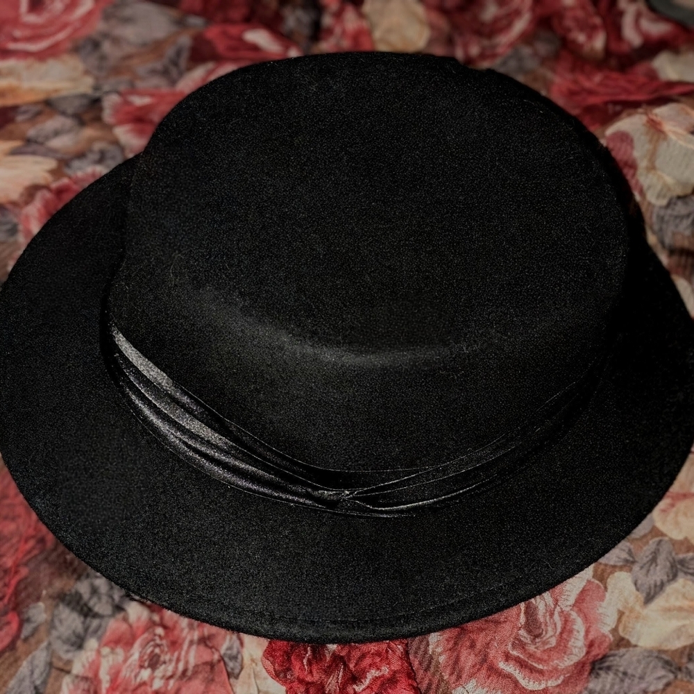 Olive & Pique Classic Black Wool/Satin Boater Wide Brim Hat